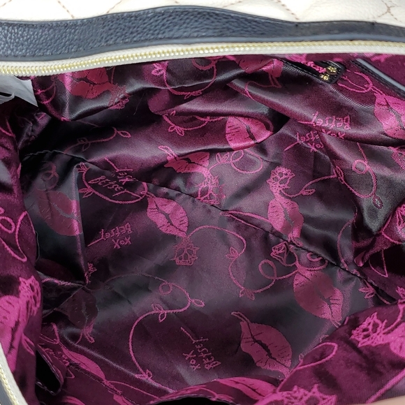 Betsy Johnson quilted heart cream black bow tie handle handbag 12X9 - Picture 6 of 8